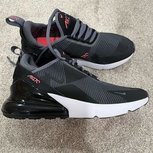 Nike Airmax 270 Youth 6.5 (W8)